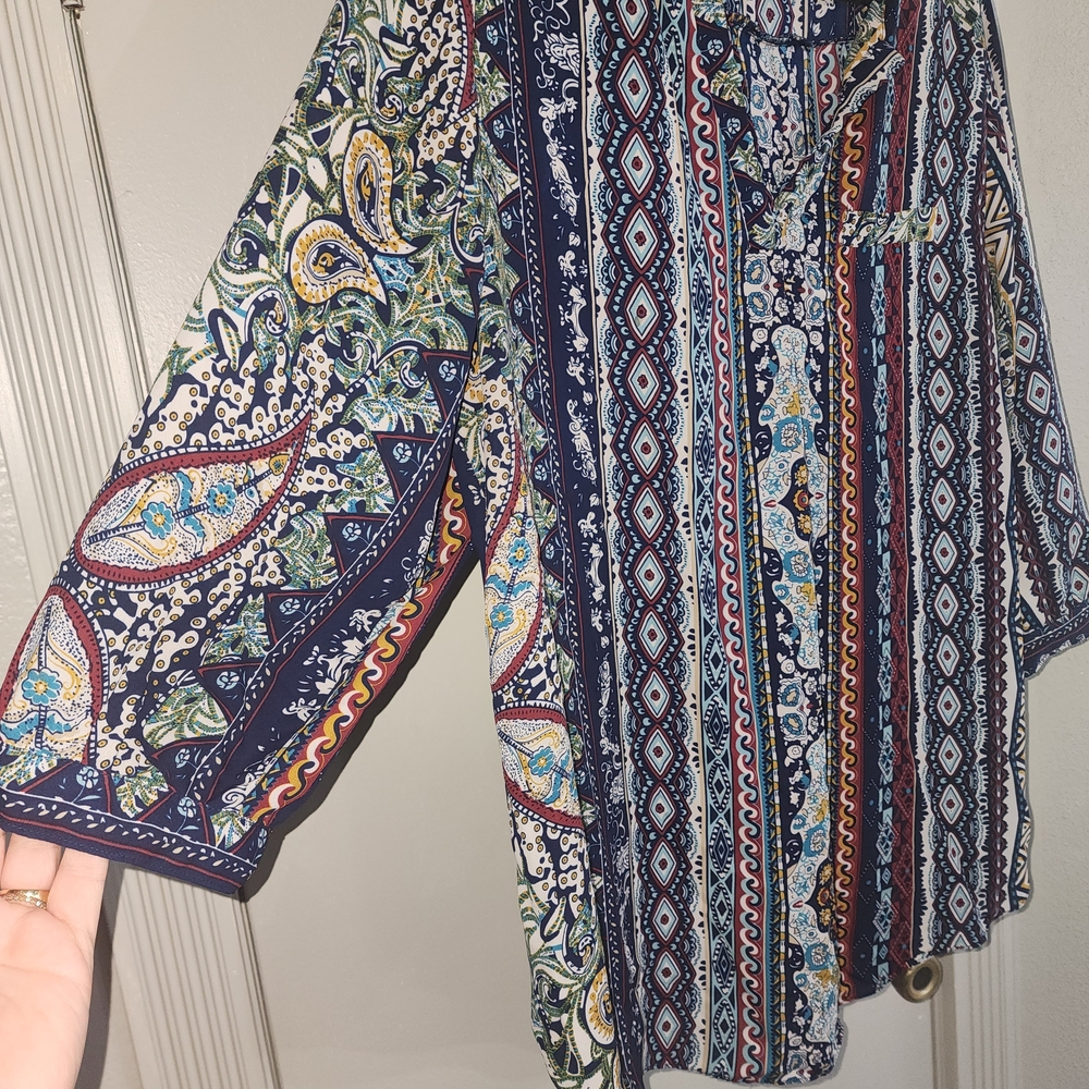 Sami & Jo Navy Multi-Pattern Boho Tunic Pit-pit aprox. 23 1/2 Inches.